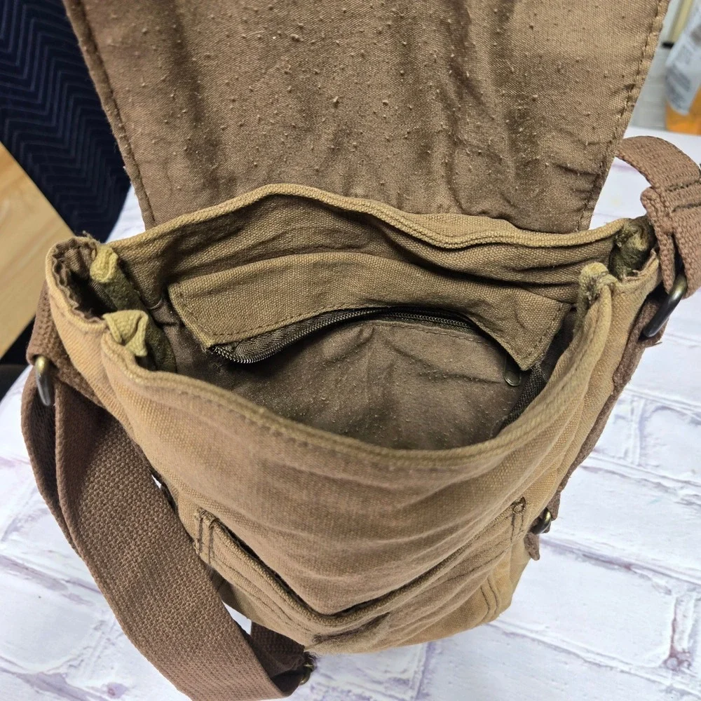 Unbranded canvas messenger
